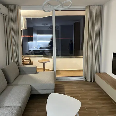 E Apartment *